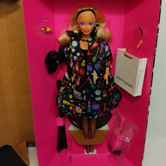 🌹🍃New In Box ~ Bloomingdale's 1994 Limited Edition Savvy Shopper Barbie Doll - Picture 4 of 8